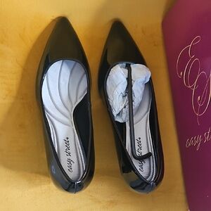 Easy Street Black Heels Classic Design